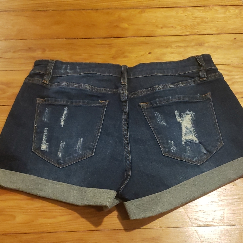 Shorts - Picture 2 of 3